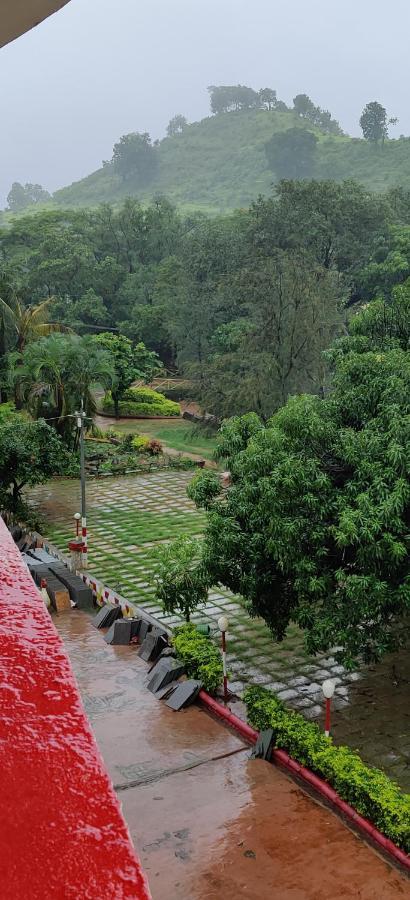 Golden Resort And Farm Nashik Extérieur photo