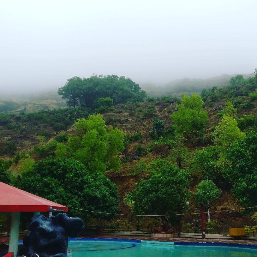 Golden Resort And Farm Nashik Extérieur photo