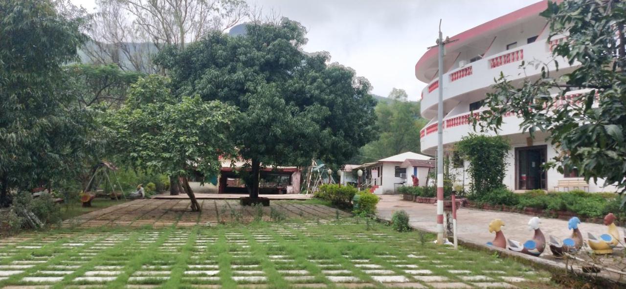 Golden Resort And Farm Nashik Extérieur photo